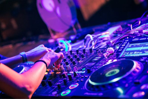 wedding DJ playlist ideas