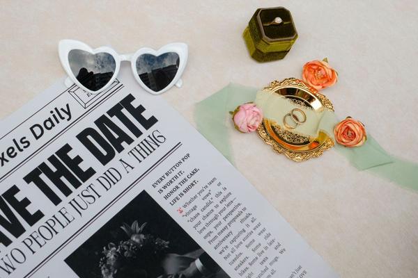 how to announce engagement on social media